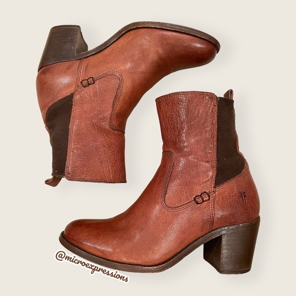 $349 Frye Janis Gore Short Brown Cognac Stretchy Pull On Short Heeled Ankle Boot - Picture 1 of 10
